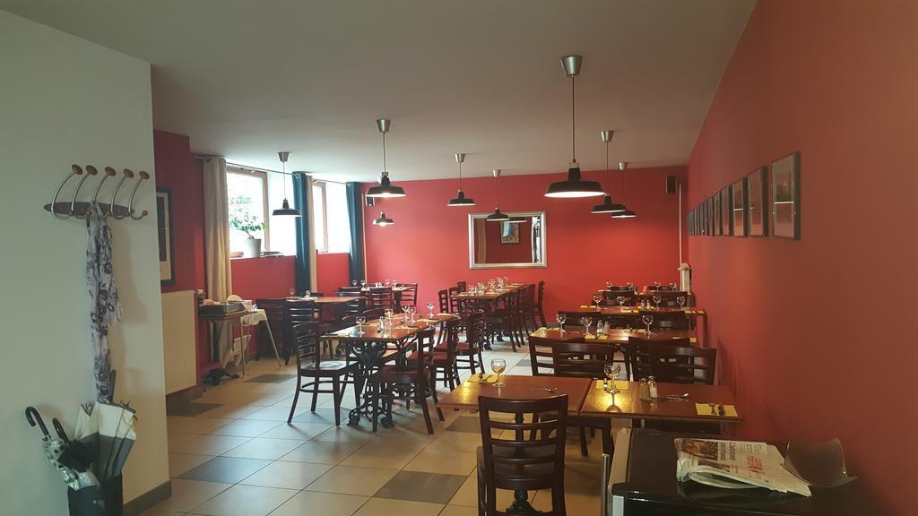 Au Pigeon Blanc Hotel Andouillé Kültér fotó