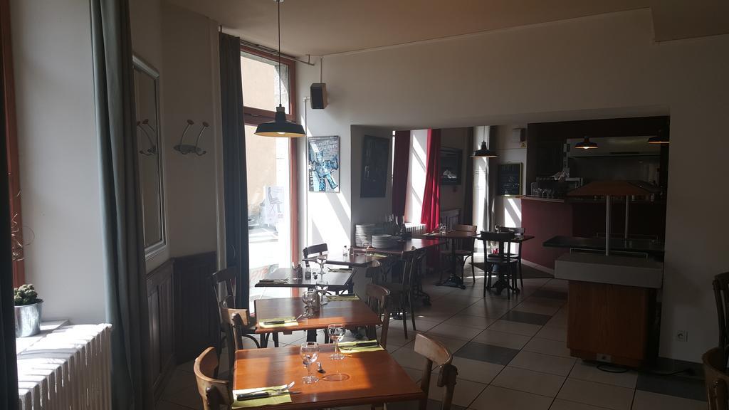 Au Pigeon Blanc Hotel Andouillé Kültér fotó