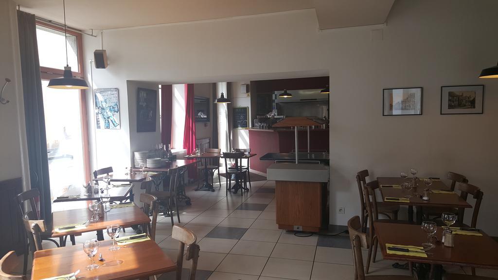 Au Pigeon Blanc Hotel Andouillé Kültér fotó