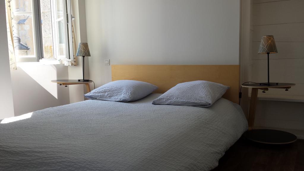 Au Pigeon Blanc Hotel Andouillé Szoba fotó
